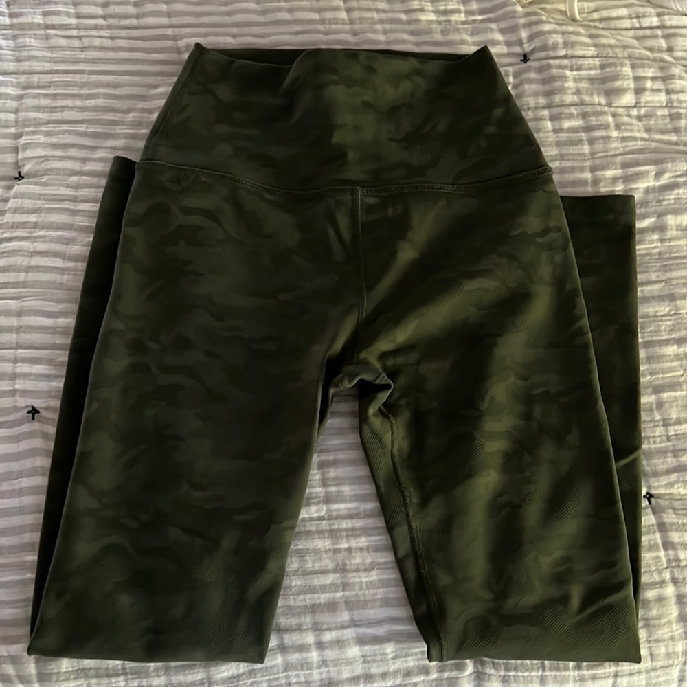 Beyond yoga jacquard camo leggings